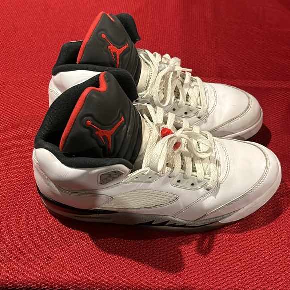 Air Jordan 5 size 9 color white Red and Black - Picture 2 of 4